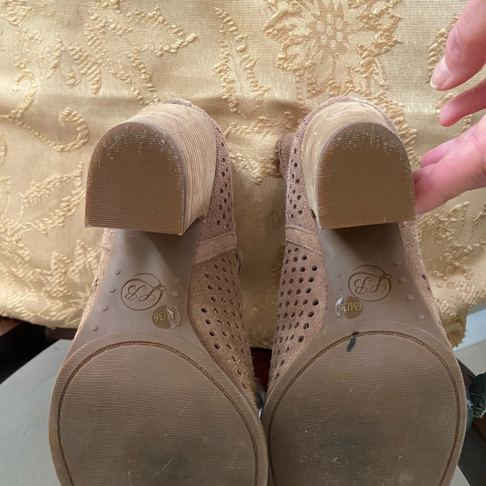 Lucky Brand Larissa Peep Toe Petforated Duede Leather upper heel booties 6M/36 - Picture 3 of 13